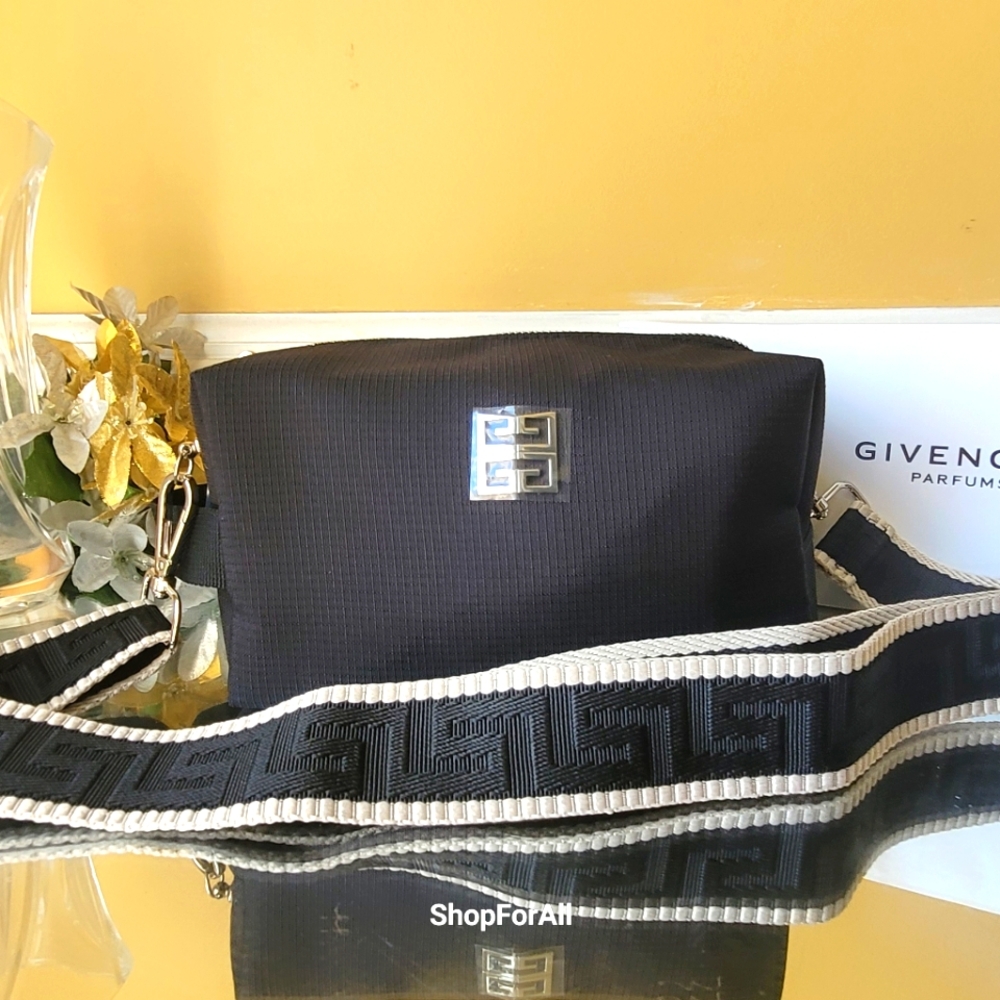 Givenchy - Picture 3 of 16